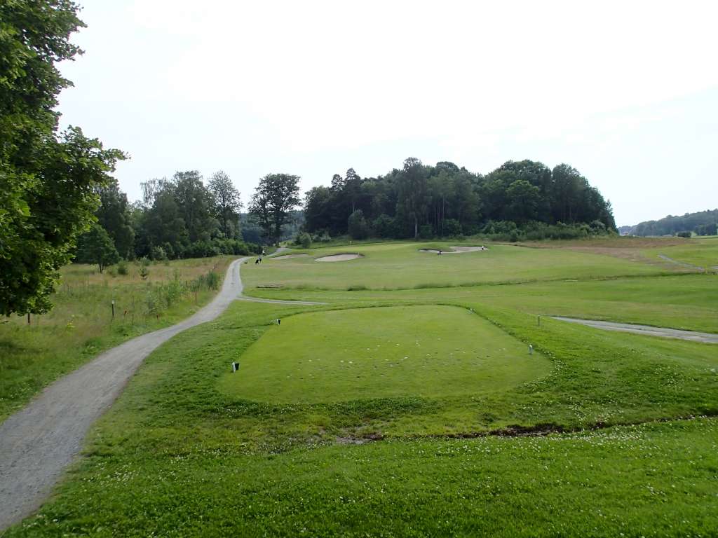 Tee
